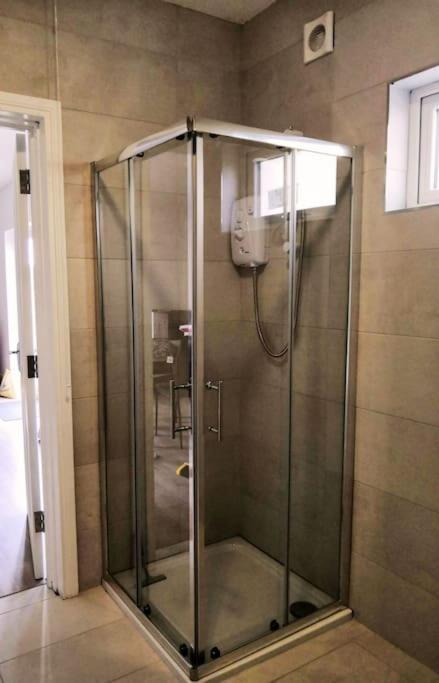 Secluded Modern Apartment Castletown Gheoghegan
